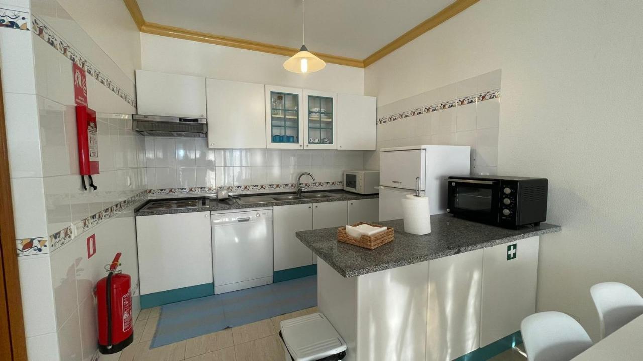 Gouveia'S House Apartment Porches  Bagian luar foto
